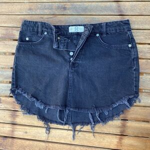 Black Denim Mini Skirt w/ Raw-ShirtTail Hem Sz 8
